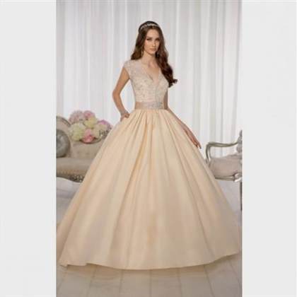 ball gowns with sleeves 2018/2019