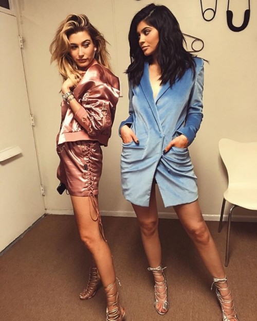 Kylie-Jenner-Instagram-Barbara-Bui-Pre-Fall-2016-Soft-Blue-Velvet-Blazer-Dress-and-Monika-Chiang-Vesta-Sandals-in-Silver-Mesh-Calf-4.jpg