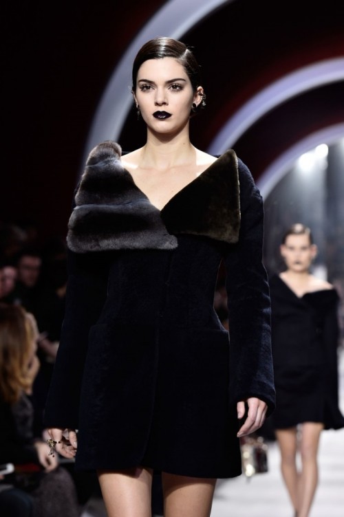 Kendall_Jenner_-_Dior_Fashion_Show_in_Paris_3_4_2016.jpg