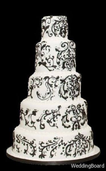 Black and White Wedding Cakes are More Than usual Dessert