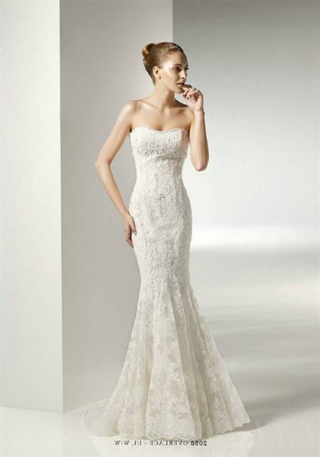 Fitted lace wedding dress