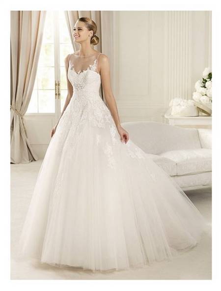 Lace and tulle wedding dress