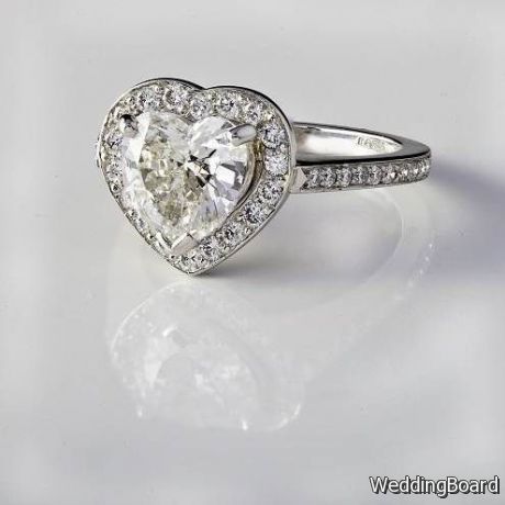 Pre owned engagement rings signify love and commitment