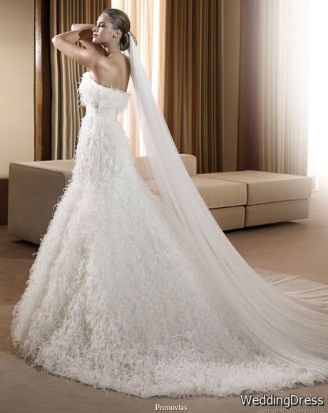 Pronovias women’s Wedding Dress Collection – Beautiful Bridal Gowns