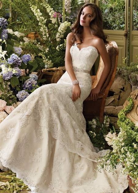 Sweetheart lace wedding dress