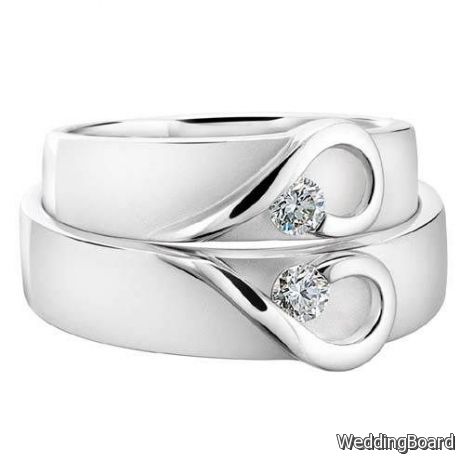 Two plain wedding rings with solitaire
