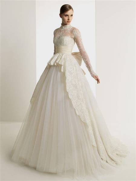 ball gowns with lace sleeves