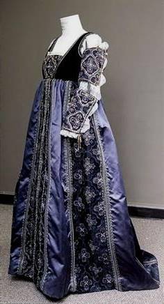 italian renaissance gowns