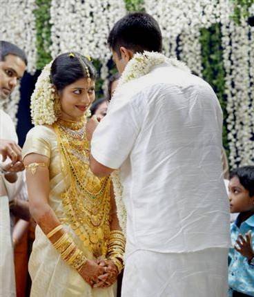 kerala hindu wedding dress for groom
