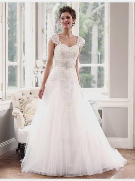 lace wedding dress with cap sleeves