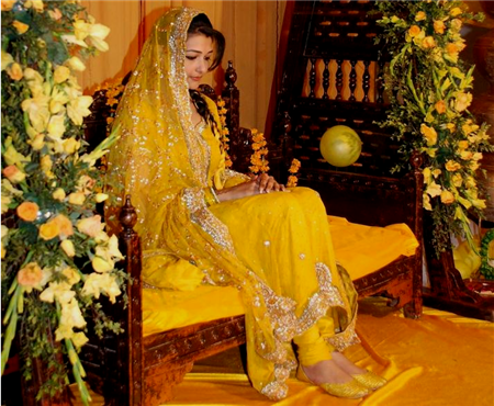 pakistani bridal mehndi dress