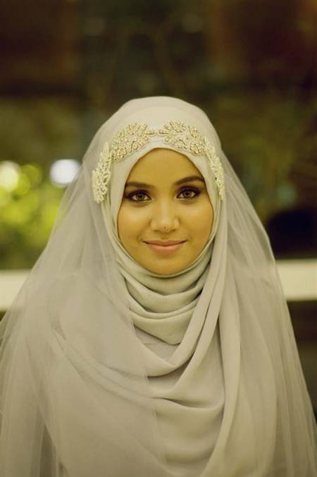 simple muslim wedding dress with hijab