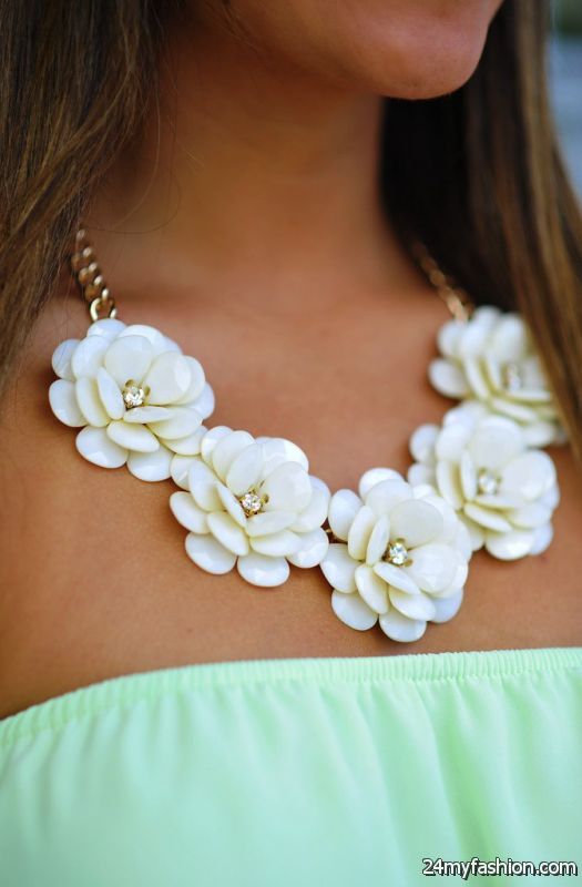 30 Ways To Style Chunky Necklaces 2019-2020